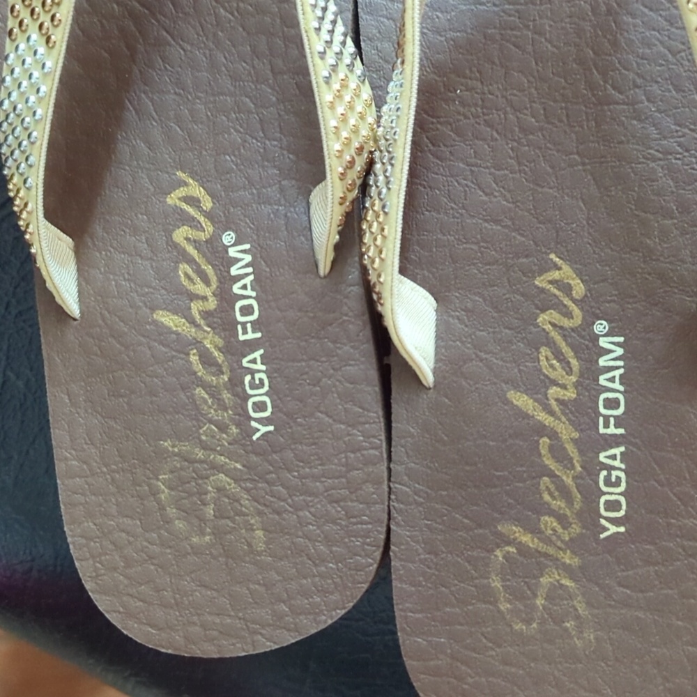 Women's Skechers Yoga Foam Flip Flops - Picture 4 of 16